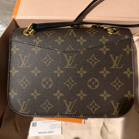 Authentic Louis Vuitton Passy - Picture 10 of 16